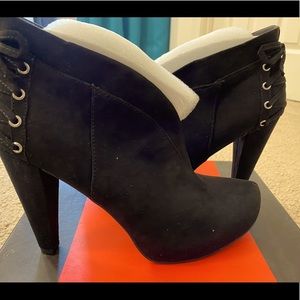 NEW Guess Tristah Womens Shoes Black Boots Suede